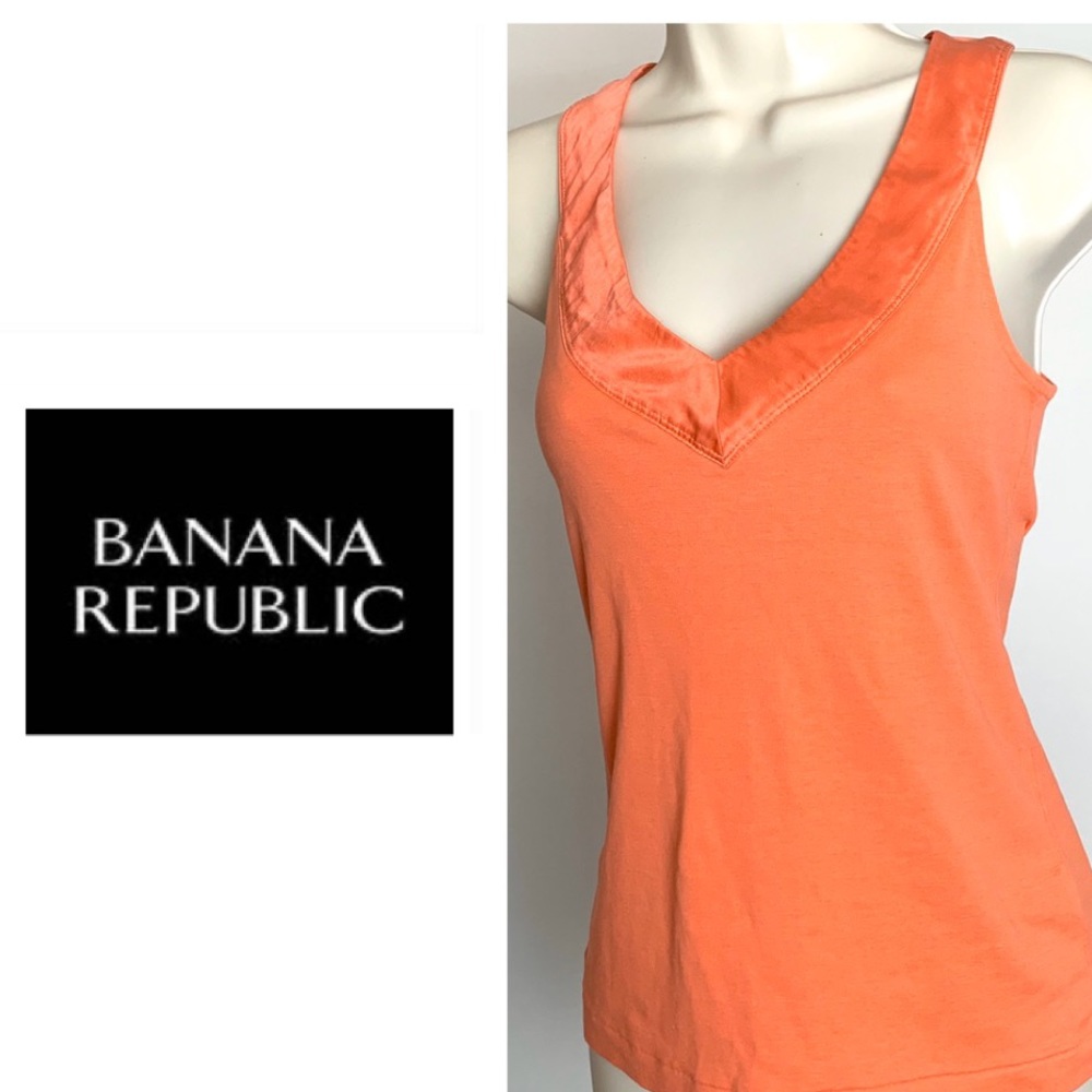 💚💚 Banana Republic V Neck Orange Top